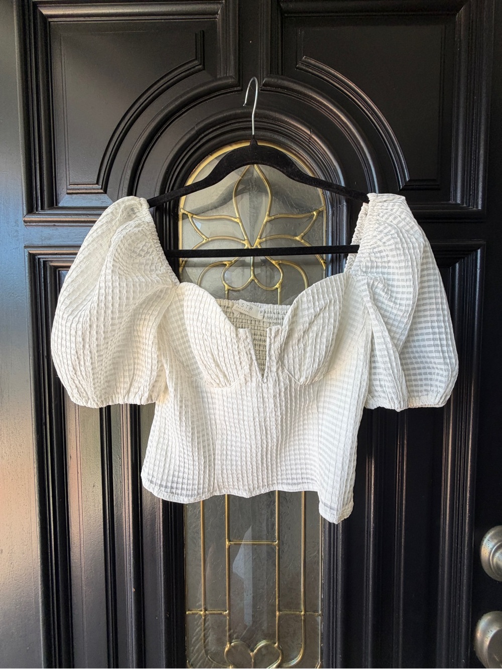 Astr Cream Puff-Sleeve Sweetheart Crop Top